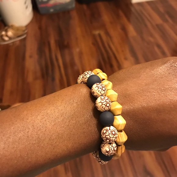 Bracelets - Picture 6 of 8